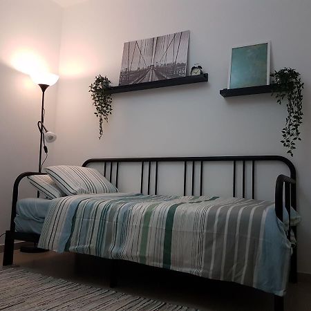Private Bed/Bathroom In Νετάνια Εξωτερικό φωτογραφία