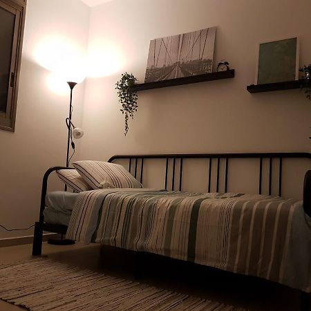 Private Bed/Bathroom In Νετάνια Εξωτερικό φωτογραφία