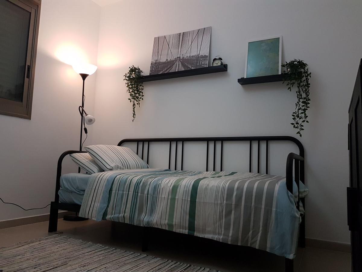 Private Bed/Bathroom In Νετάνια Εξωτερικό φωτογραφία