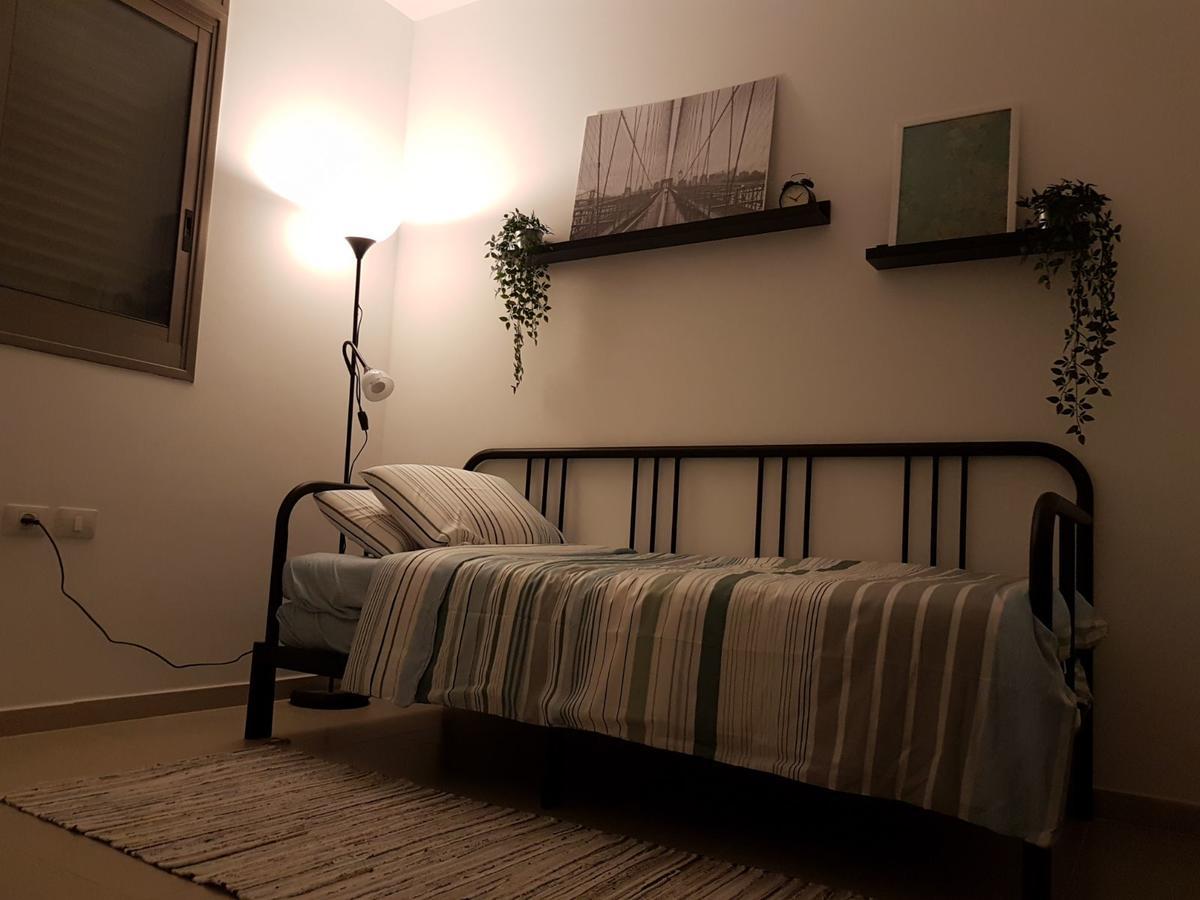 Private Bed/Bathroom In Νετάνια Εξωτερικό φωτογραφία