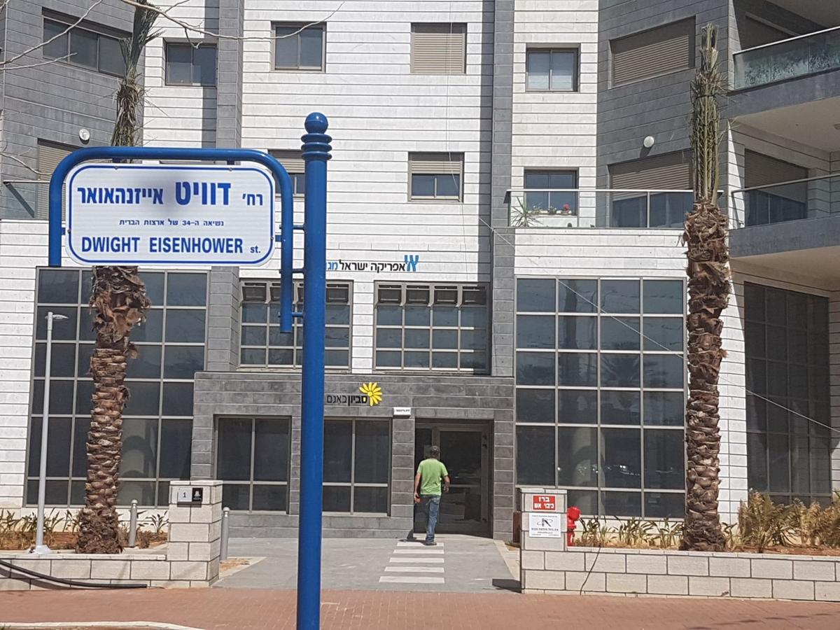 Private Bed/Bathroom In Νετάνια Εξωτερικό φωτογραφία