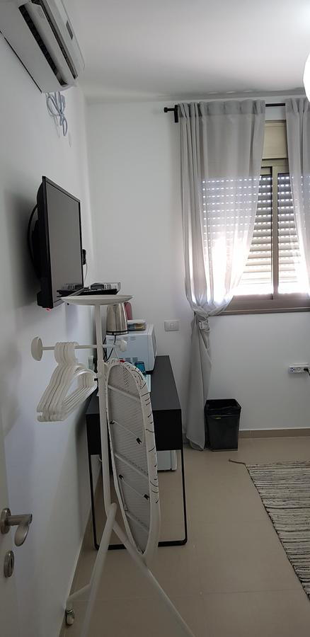 Private Bed/Bathroom In Νετάνια Εξωτερικό φωτογραφία