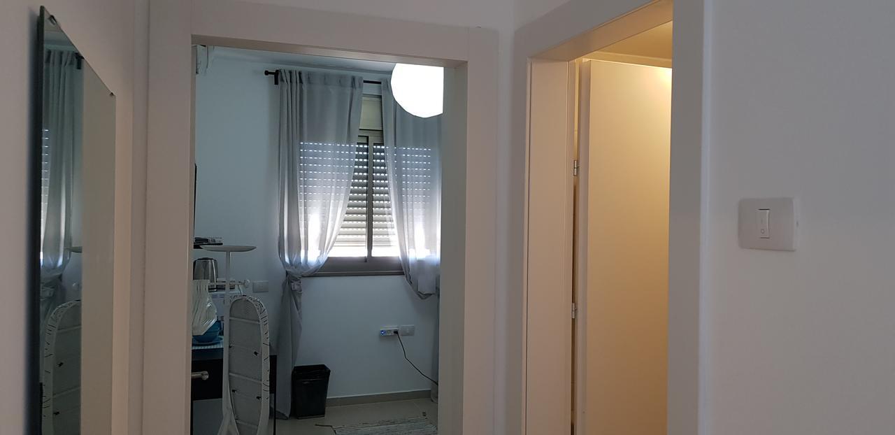 Private Bed/Bathroom In Νετάνια Εξωτερικό φωτογραφία