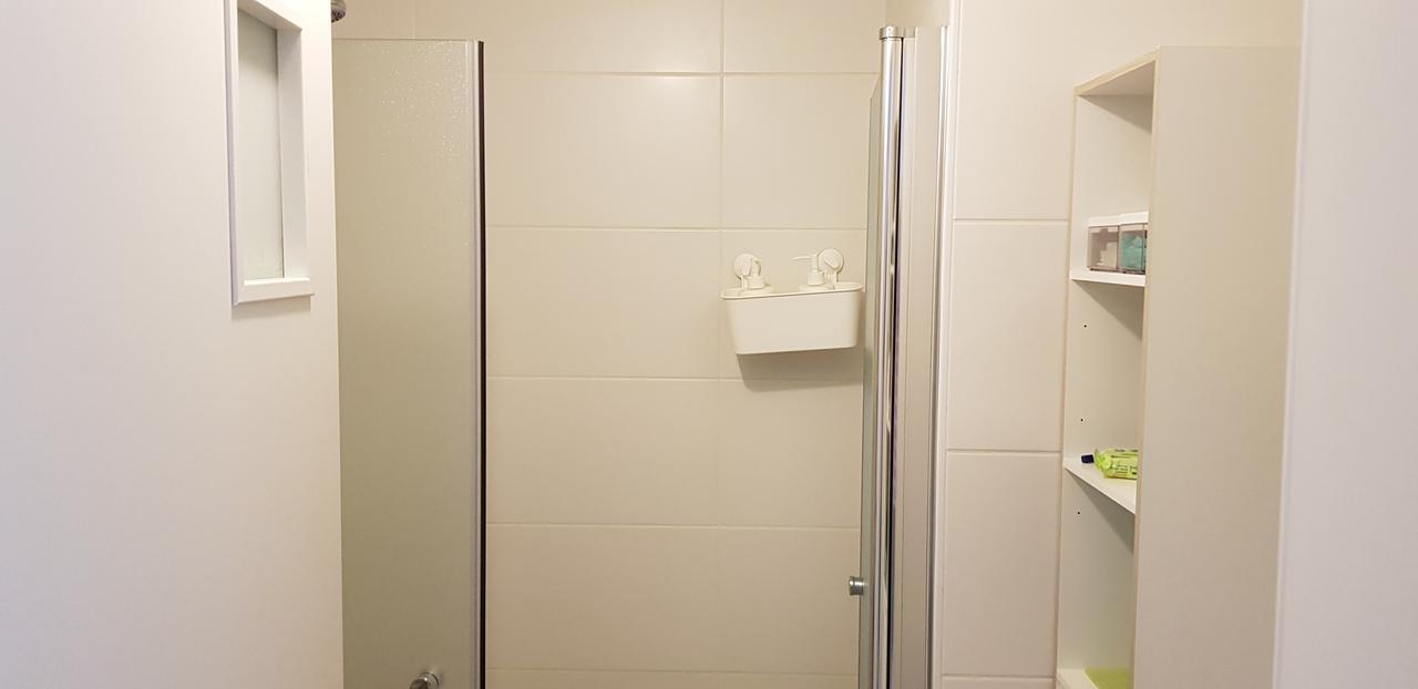 Private Bed/Bathroom In Νετάνια Εξωτερικό φωτογραφία